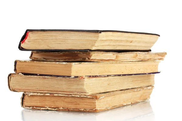 Куча старых книг, изолированных на белом — стоковое фото