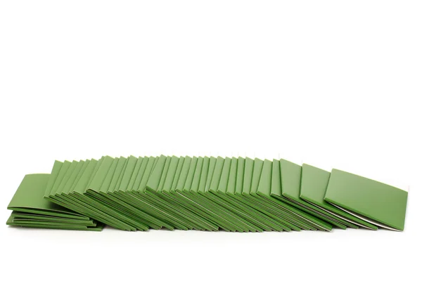 Πολλά πράσινα φακέλους που απομονώνονται σε λευκό — Φωτογραφία Αρχείου