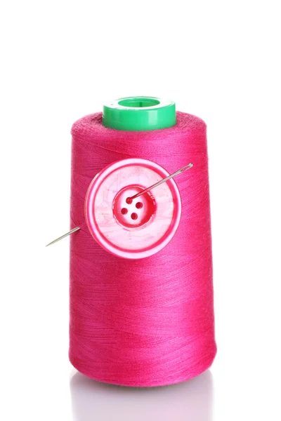 ピンクのボビン糸針と白で隔離されるピンクのボタン — ストック写真
