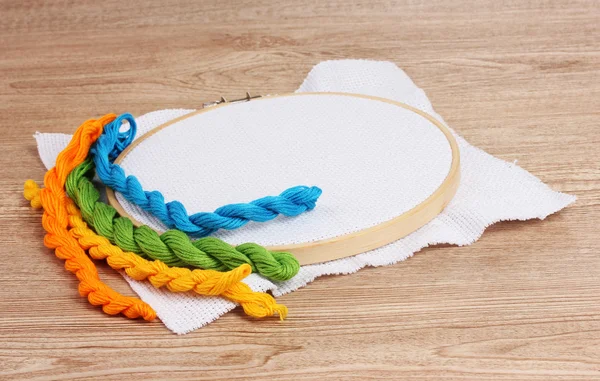 The embroidery hoop with canvas and bright sewing threads for embroidery in — Stock Photo, Image