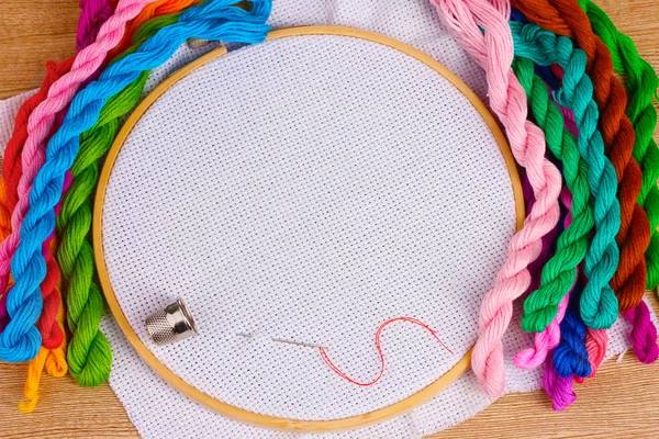 The embroidery hoop with canvas and bright sewing threads for embroidery in — Stock Photo, Image