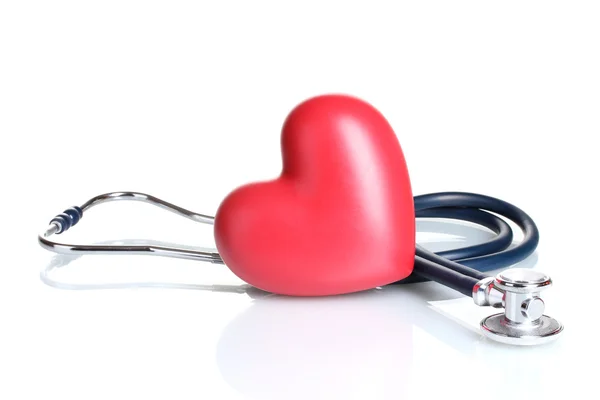 Medische stethoscoop en hart geïsoleerd op wit — Stockfoto
