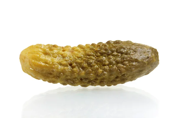 Pepino marinado isolado em branco — Fotografia de Stock