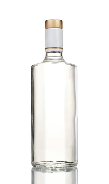 Бутылка водки изолированы на белом — стоковое фото