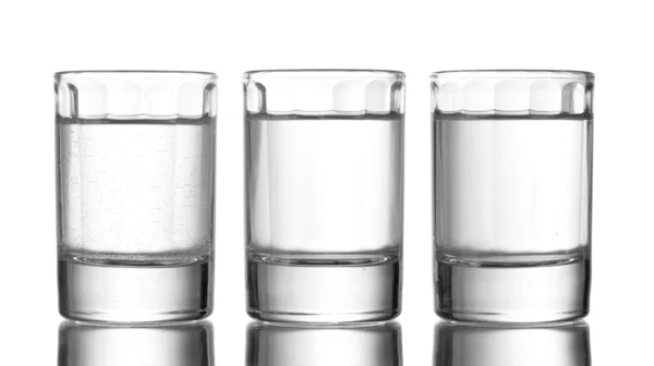 Tre bicchieri di vodka isolati su bianco — Foto Stock
