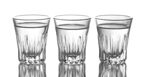 Üç bardak votka üzerinde beyaz izole — Stok fotoğraf