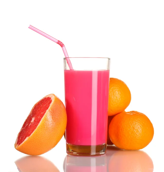 Grapefruktjuice och färsk grapefrukt isolerad på vit — Stockfoto