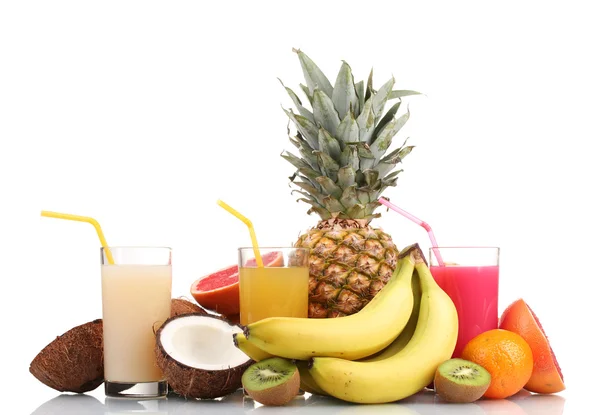 Frutas tropicales y jugos aislados en blanco —  Fotos de Stock
