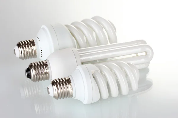 Tre diverse lampade a risparmio energetico isolate su bianco — Foto Stock