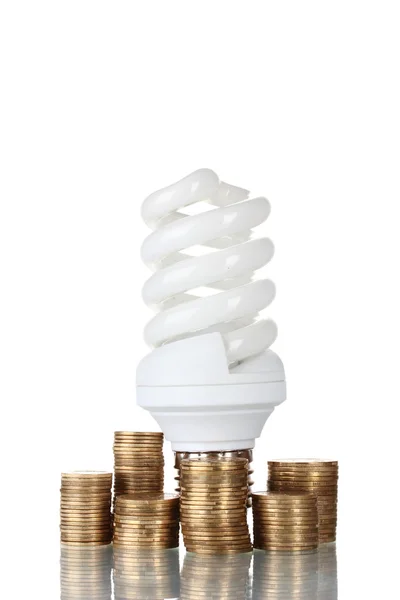 ランプと白で隔離されるお金を節約エネルギー — ストック写真