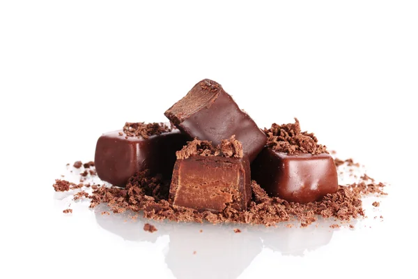 ? hocolate candy borított elszigetelt fehér csokoládé forgács — Stock Fotó