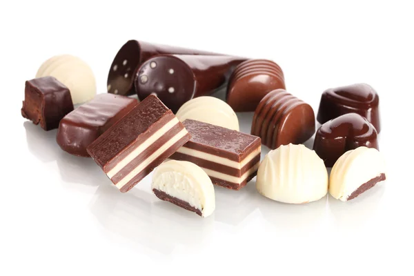 많은 다른 초콜릿 캔디 흰색 절연 — 스톡 사진