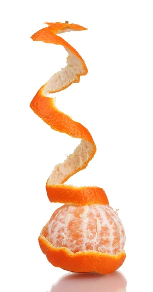 Mandarinas sabrosas maduras con cáscara aislada en blanco —  Fotos de Stock