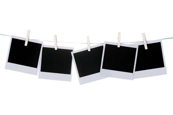Papel fotográfico colgado en el tendedero aislado en blanco —  Fotos de Stock