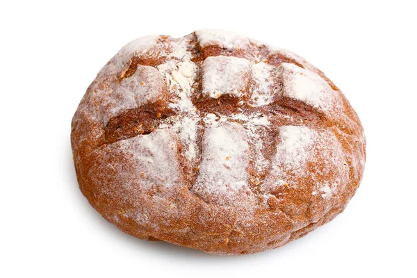 Delicioso pão de centeio redondo isolado no branco — Fotografia de Stock
