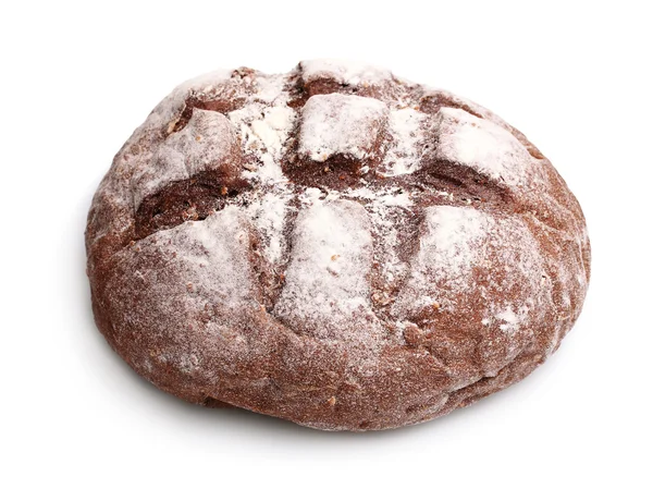 Смачний круглий житній хліб ізольований на білому — стокове фото