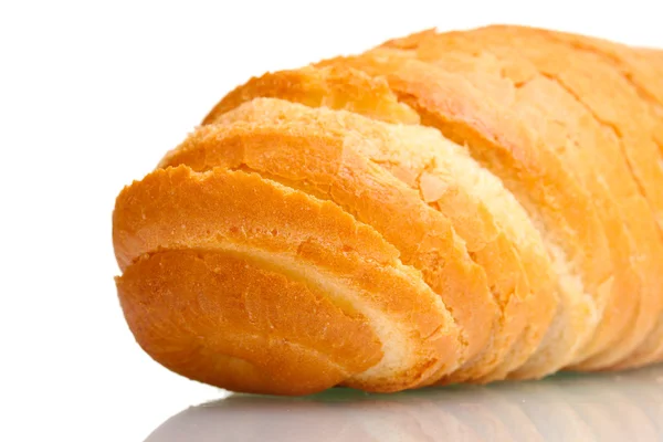 Saboroso pão branco fatiado isolado em branco — Fotografia de Stock