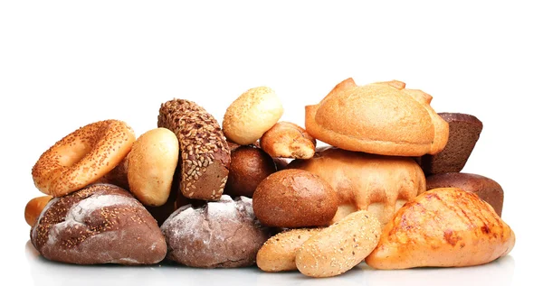 Смачні хліби і рулети ізольовані на білому — стокове фото