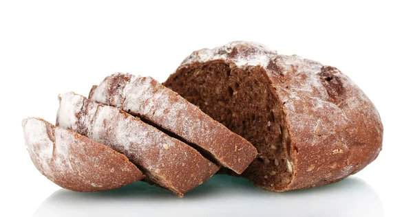 Delicioso pão de centeio fatiado isolado em branco — Fotografia de Stock