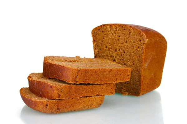 Pâine delicioasă de secară feliată izolată pe alb — Fotografie, imagine de stoc