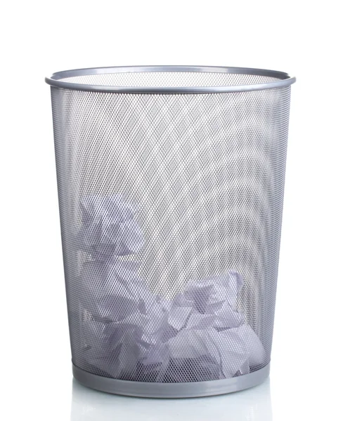 Металевий смітник з паперу ізольований на білому — стокове фото