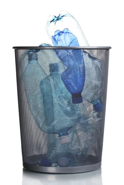 Metalen prullenbak van plastic flessen geïsoleerd op wit — Stockfoto