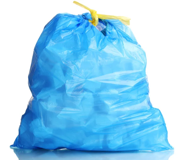 Sacco immondizia blu con spazzatura isolata su bianco — Foto Stock