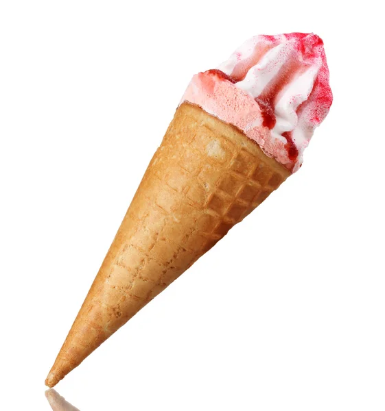 Ice cream üzerinde beyaz izole boynuz — Stok fotoğraf