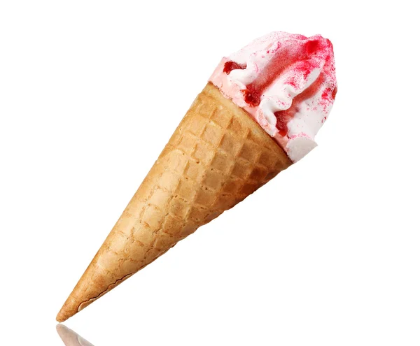 Ice cream κέρατο απομονωθεί σε λευκό — Φωτογραφία Αρχείου