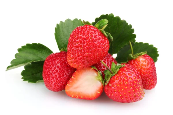 甜草莓叶上白色隔离 — 图库照片