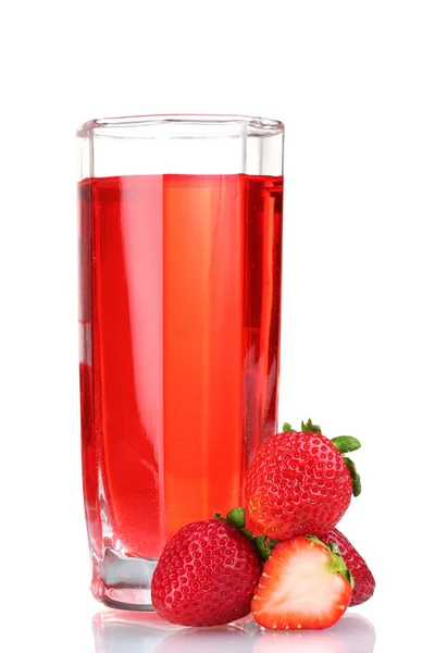 Свіжа полуниця і склянка соку ізольовані на білому — стокове фото
