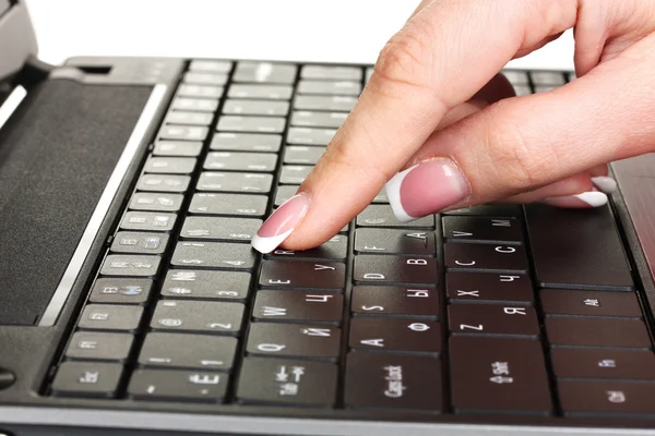 Nieuwe laptop en vrouw hand geïsoleerd op wit — Stockfoto