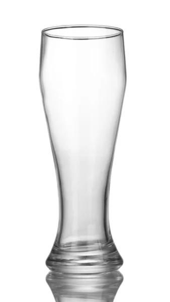 Leeres Bierglas isoliert auf Weiß — Stockfoto