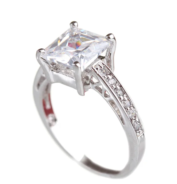 Krásný prsten s drahokam izolovaných na bílém — Stock fotografie