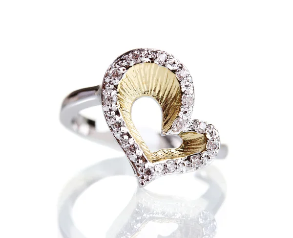 Όμορφο δαχτυλίδι με πολύτιμους λίθους που απομονώνονται σε λευκό — Φωτογραφία Αρχείου