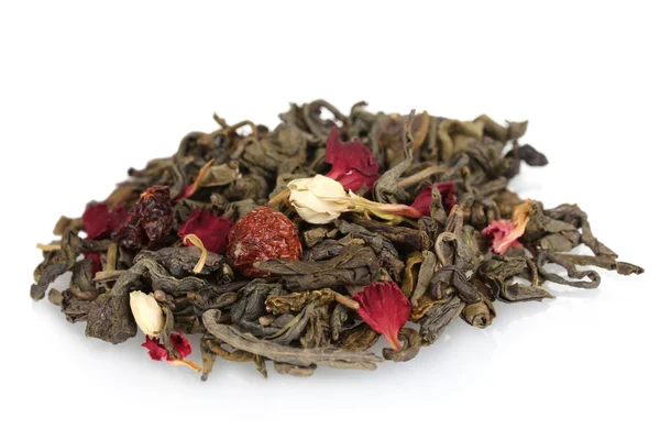 Haufen aromatischer Jasmin-Blätter, isoliert auf weißem Tee — Stockfoto