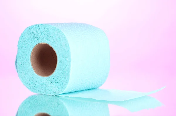 Blue roll of toilet paper on pink background — Zdjęcie stockowe