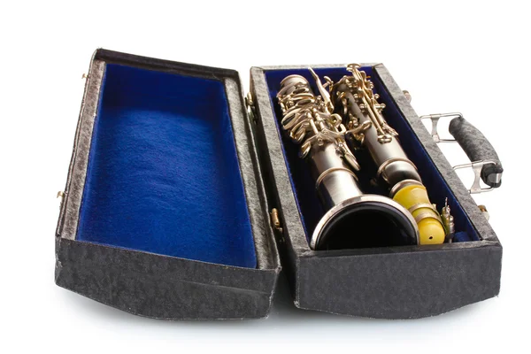 Antika klarinett i fall isolerat på vit — Stockfoto