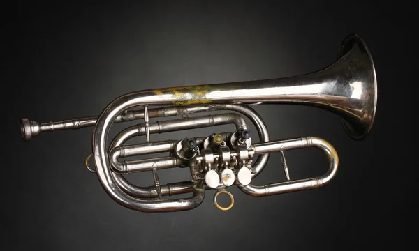 Régi trombita szürke háttér — Stock Fotó