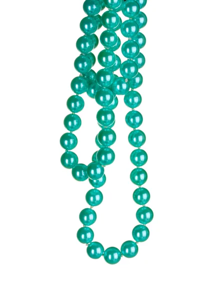 Красивое ожерелье из голубого жемчуга, изолированного на белом — стоковое фото