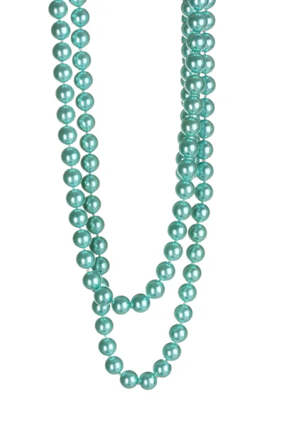 Hermoso collar de perlas azules aisladas en blanco — Foto de Stock