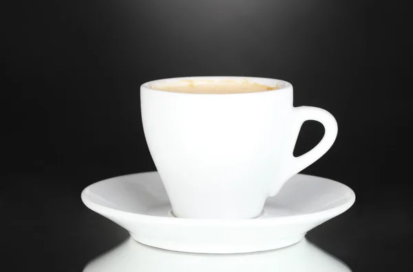Tazza di caffè su sfondo grigio — Foto Stock