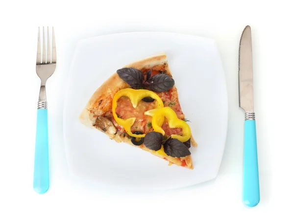 Heerlijke plak van pizza op plaat, mes en vork geïsoleerd op wit — Stockfoto