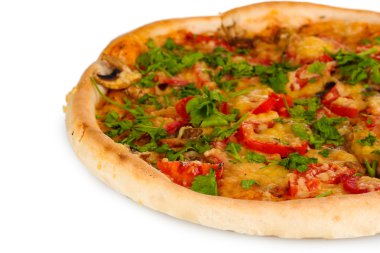 sosis ve sebzeler üzerinde beyaz izole lezzetli pizza