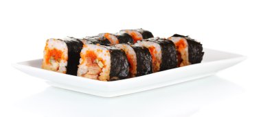 plaka üzerinde beyaz izole lezzetli sushi