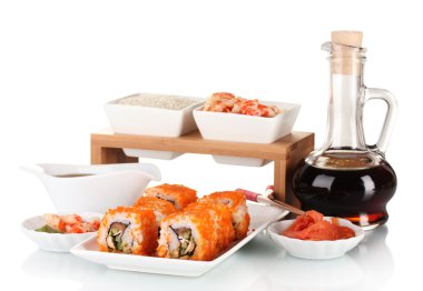 üzerinde plaka, çubuk, soya sosu, Balık ve izole karides lezzetli sushi