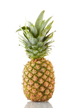 Beyaz üzerine izole edilmiş ananas