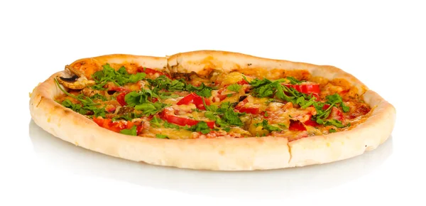 Heerlijke pizza met worst en groenten geïsoleerd op wit — Stockfoto