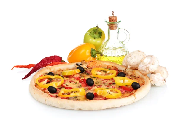 Pyszną pizzę, warzywa i oleju na białym tle — Zdjęcie stockowe