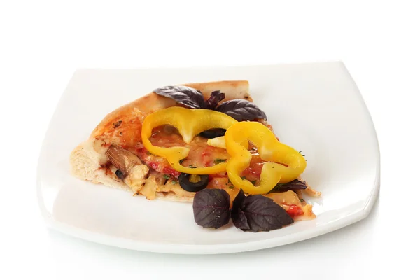 흰색 절연 판에 피자 맛 있는 조각 — 스톡 사진
